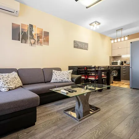 アパート Cozy 1br W/ Terrace | Family Friendly *