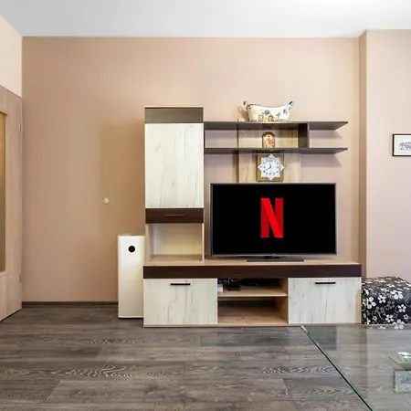 Cozy 1br W/ Terrace | Family Friendly アパート