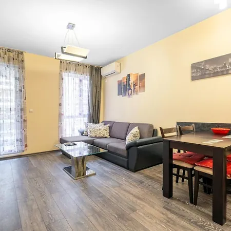 Cozy 1br W/ Terrace | Family Friendly *